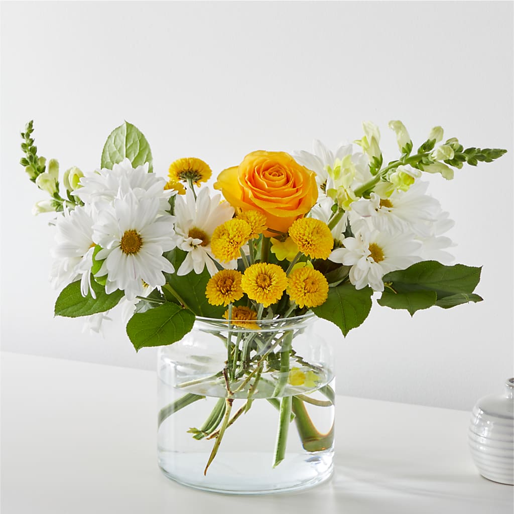 Sun Salutation Bouquet – The Love Bug Flowers, Timmins ON