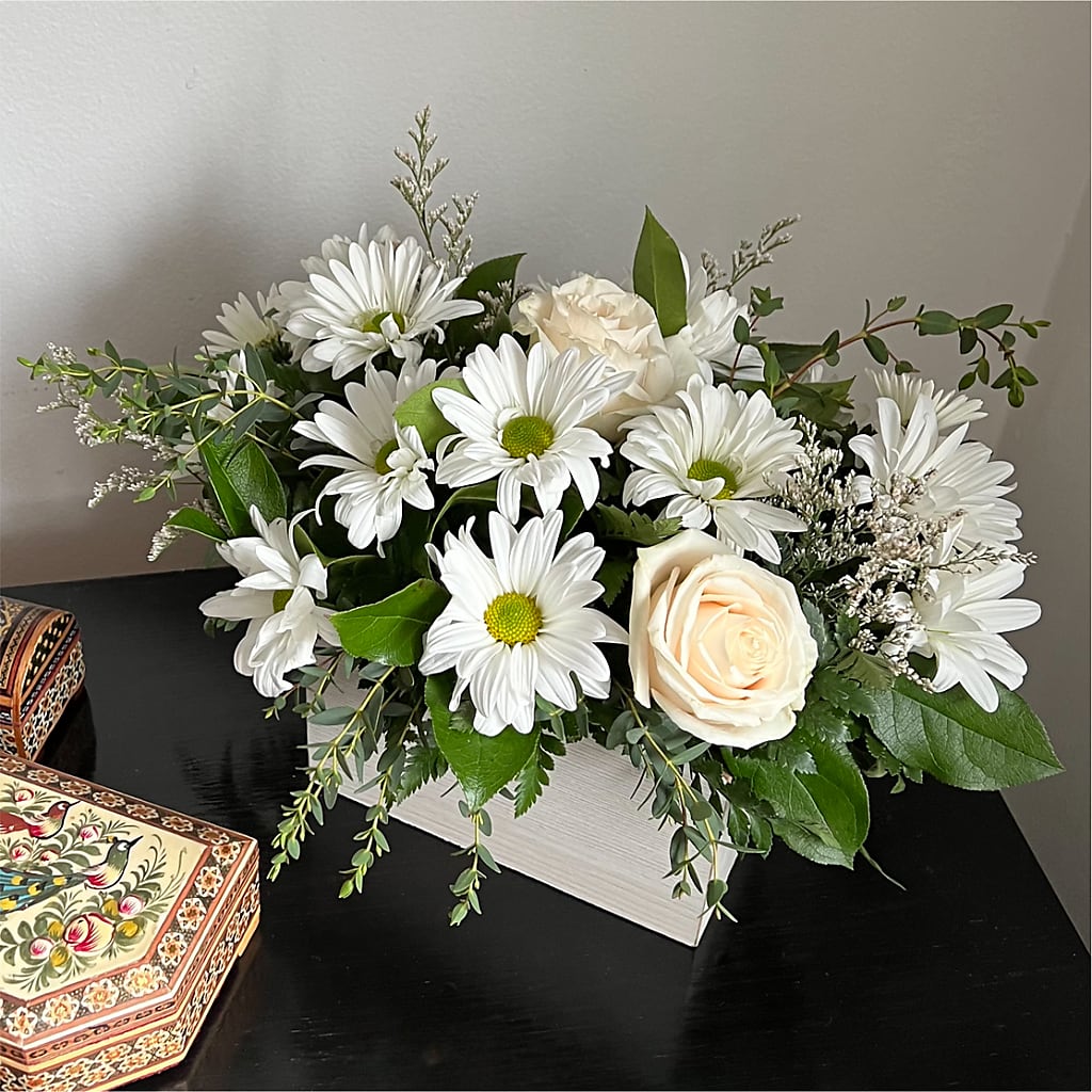 Fresh Linen Box Bouquet – The Love Bug Flowers, Timmins ON