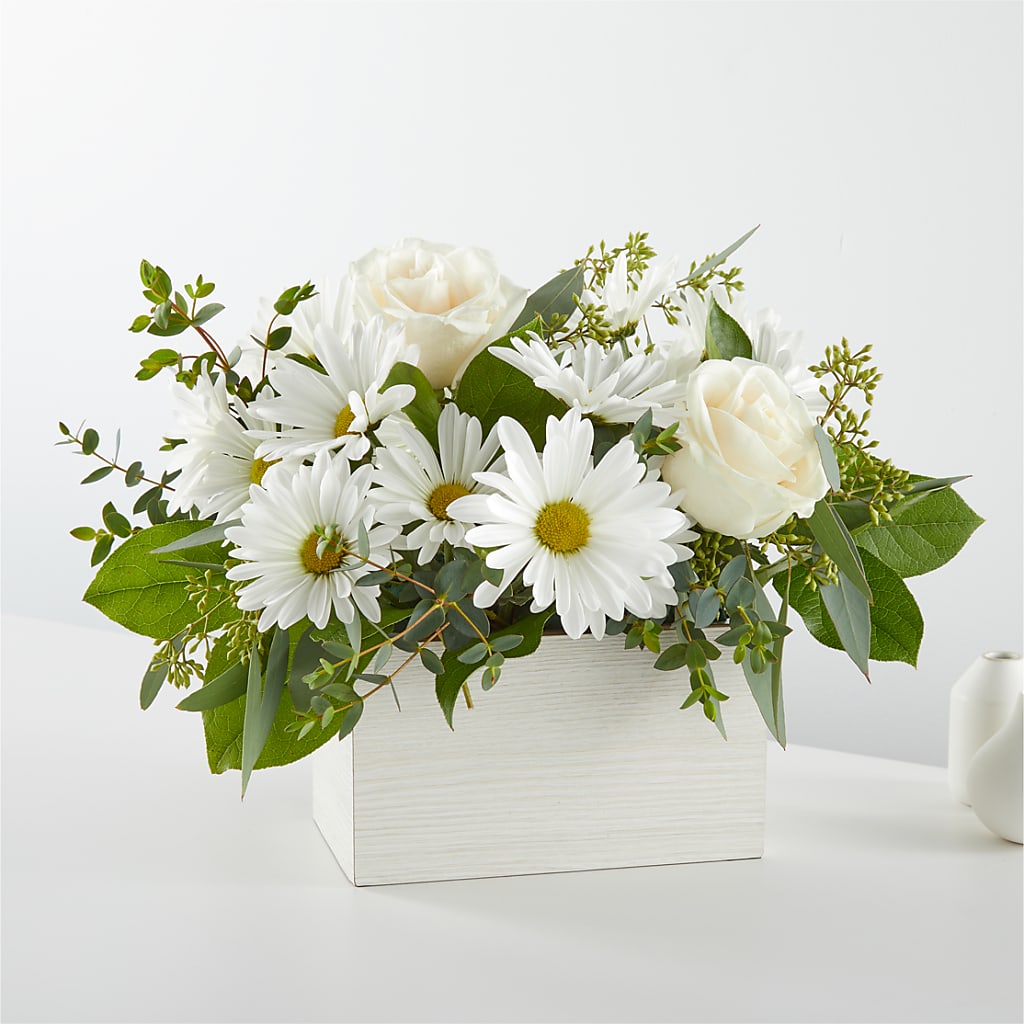 Fresh Linen Box Bouquet – The Love Bug Flowers, Timmins ON