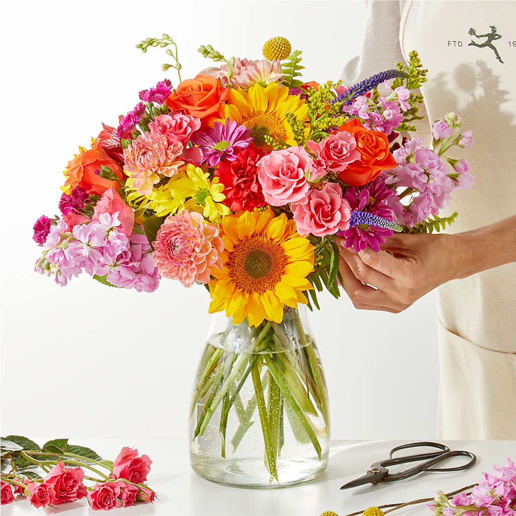 Cue the Confetti - A Florist Original – The Love Bug Flowers, Timmins ON