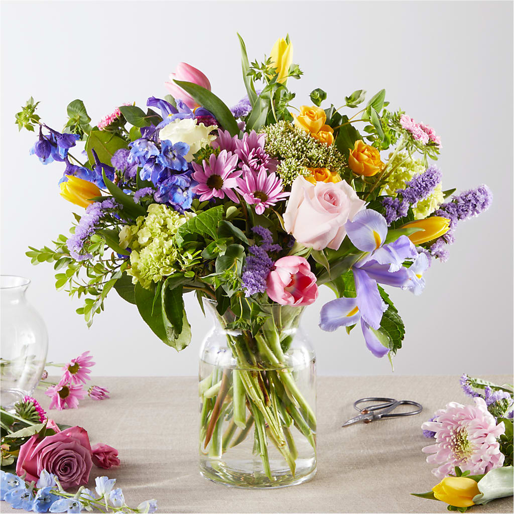 Pastel Tradition - A Florist Original – The Love Bug Flowers, Timmins ON