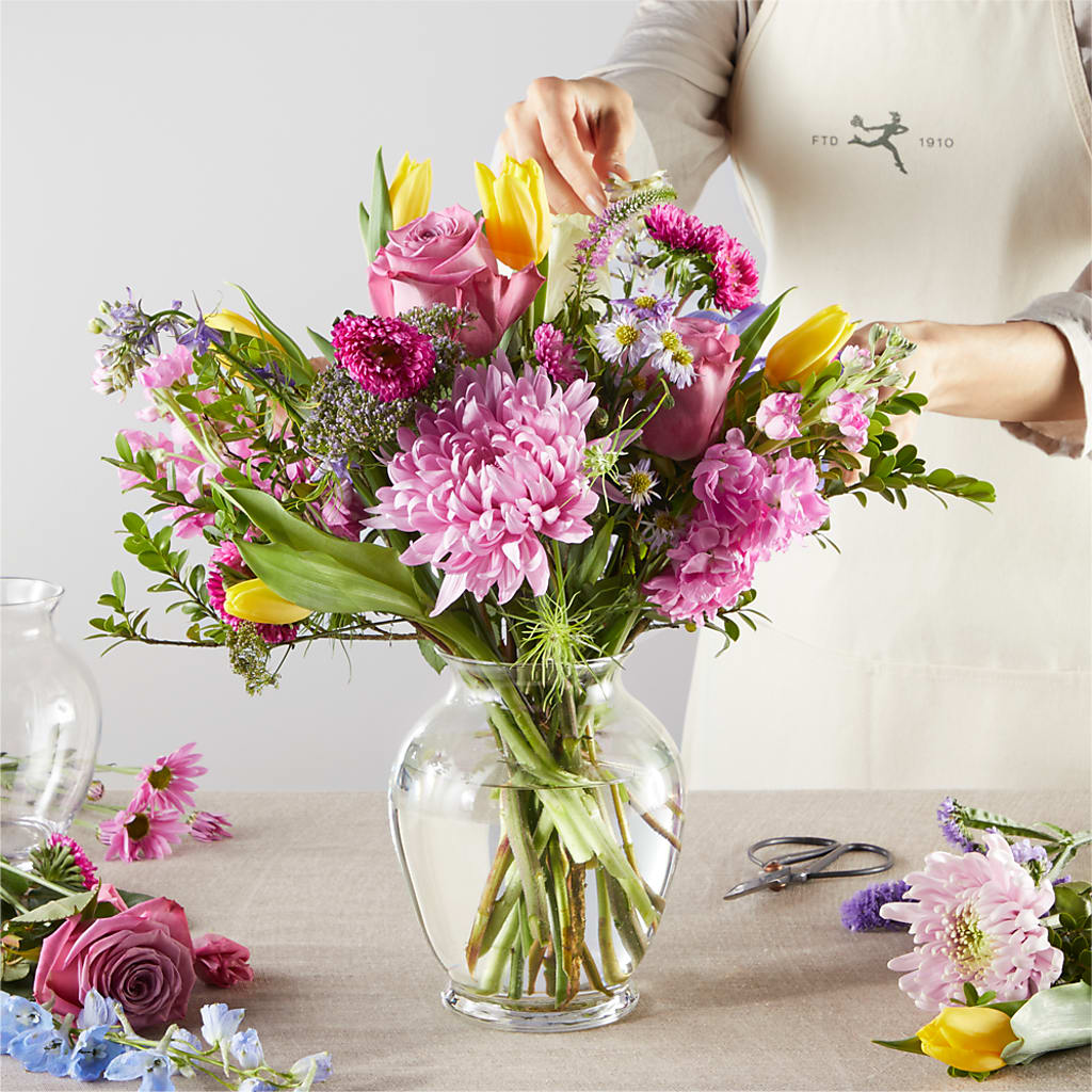 Pastel Tradition - A Florist Original – The Love Bug Flowers, Timmins ON