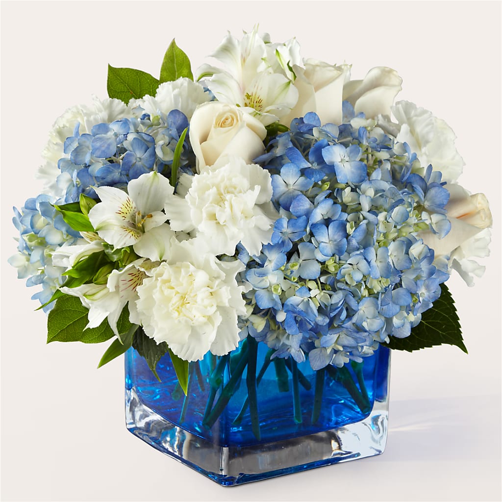 Soothing Waters Bouquet – The Love Bug Flowers, Timmins ON