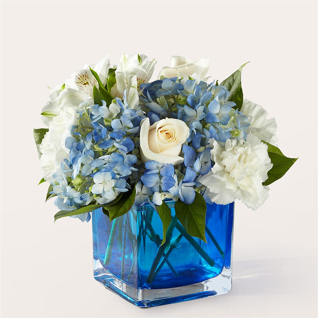 Soothing Waters Bouquet – The Love Bug Flowers, Timmins ON