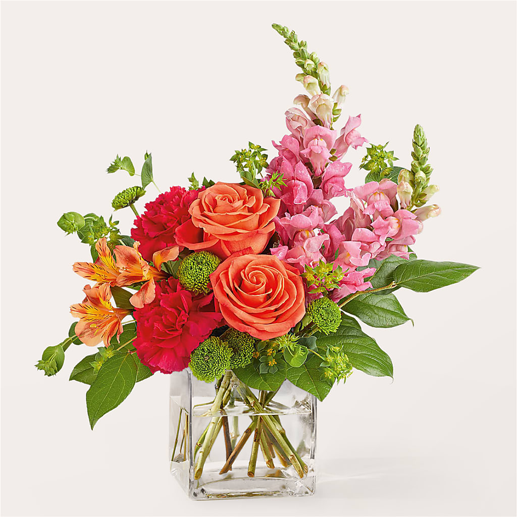 Cosmopolitan Bouquet – The Love Bug Flowers, Timmins ON