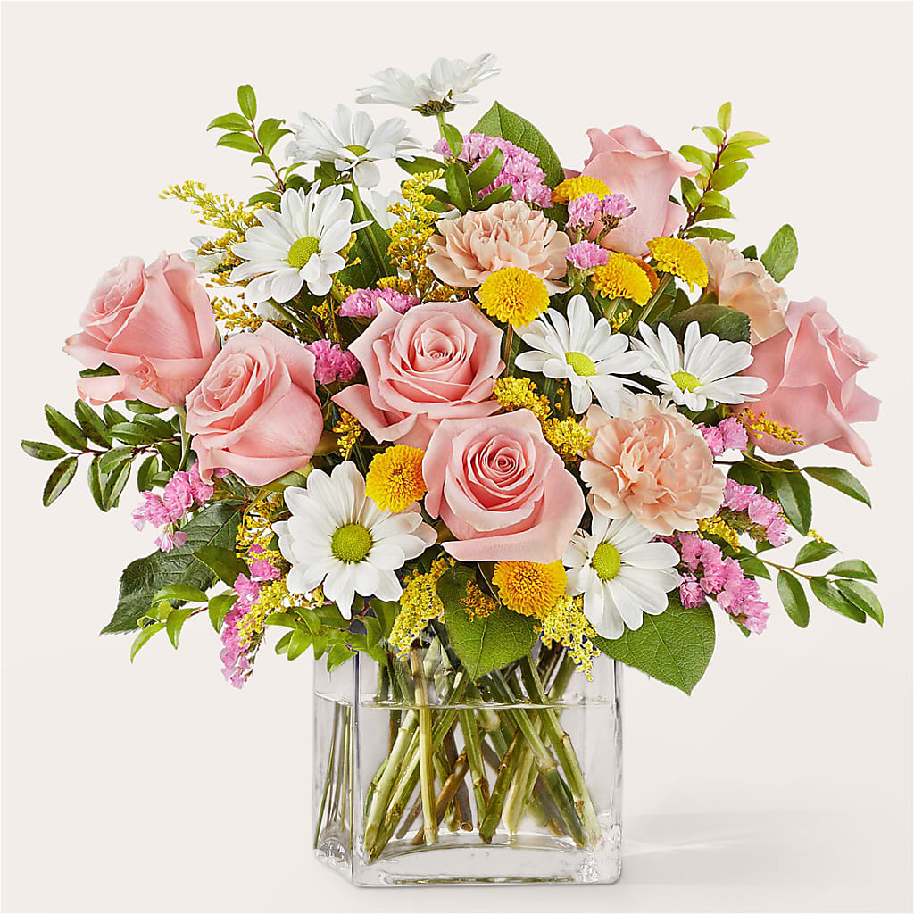 Country Cottage Bouquet – The Love Bug Flowers, Timmins ON
