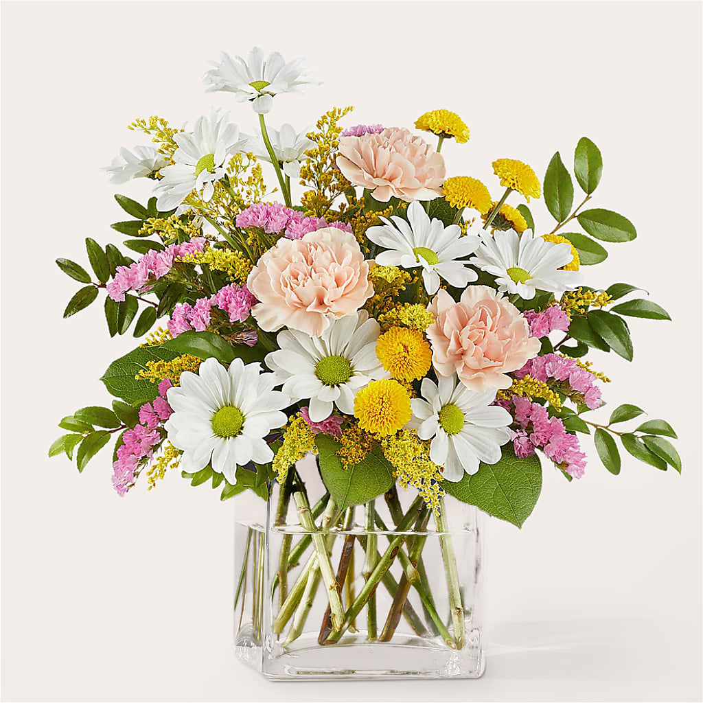 Country Cottage Bouquet – The Love Bug Flowers, Timmins ON