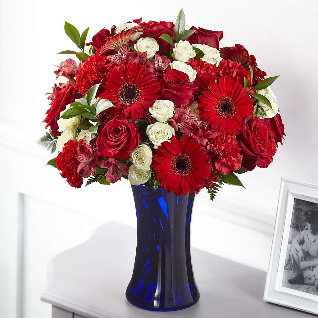 Hearts Embrace Bouquet – The Love Bug Flowers, Timmins ON