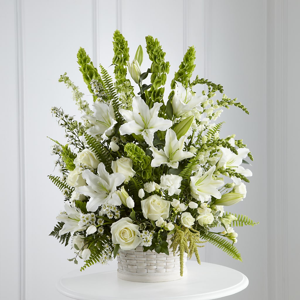 In Our Thoughts Arrangement – The Love Bug Flowers, Timmins ON