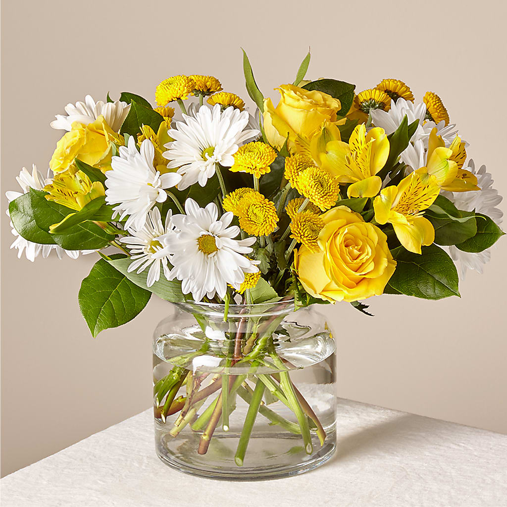 Sunny Sentiments Bouquet – The Love Bug Flowers, Timmins ON