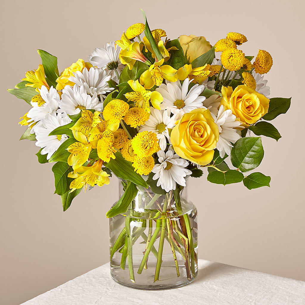 Sunny Sentiments Bouquet – The Love Bug Flowers, Timmins ON