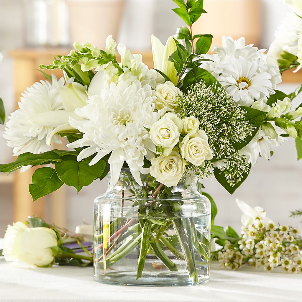 Classic Ivory – A Florist Original – The Love Bug Flowers, Timmins ON