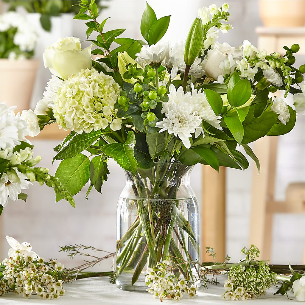 Classic Ivory – A Florist Original – The Love Bug Flowers, Timmins ON