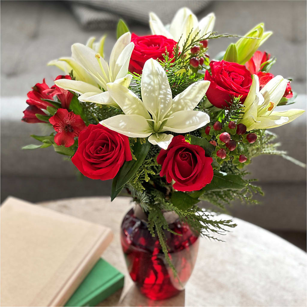 Evergreen Delight Bouquet – The Love Bug Flowers, Timmins ON