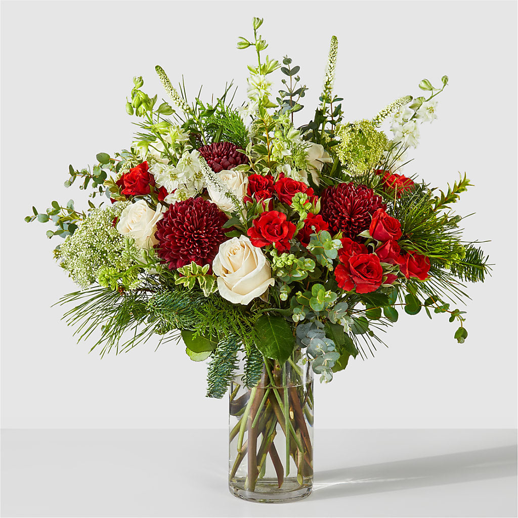 Favorite Traditions Bouquet – The Love Bug Flowers, Timmins ON