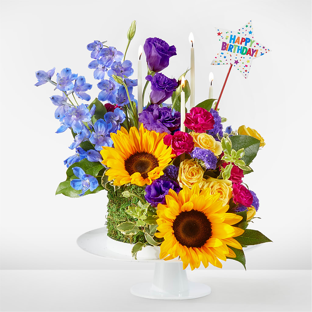 Star of the Day Floral Cake – The Love Bug Flowers, Timmins ON