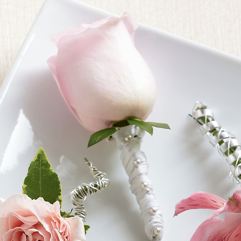 Pink Rose Boutonniere – The Love Bug Flowers, Timmins ON