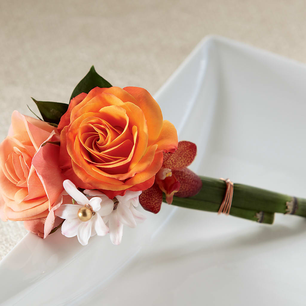 Sunset Dream Boutonniere – The Love Bug Flowers, Timmins ON