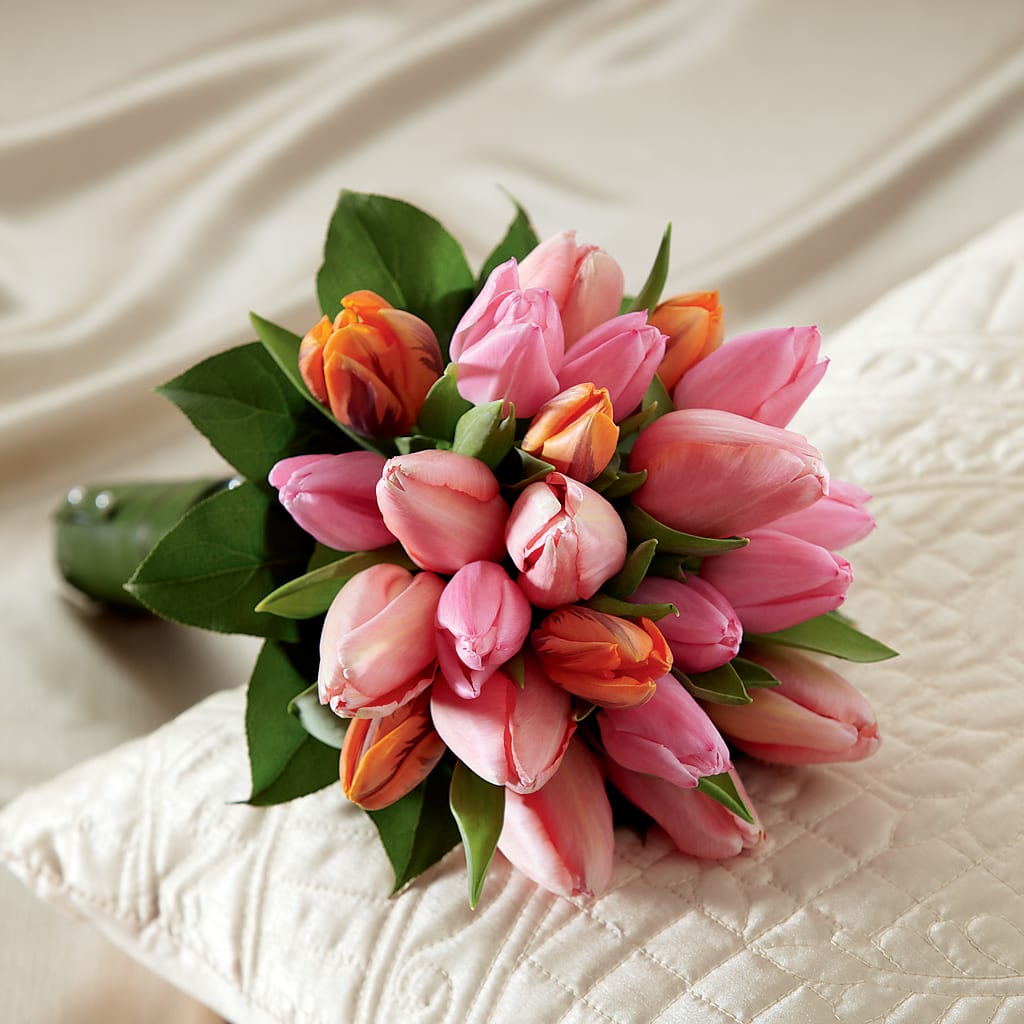 Embraceable Bouquet – The Love Bug Flowers, Timmins ON