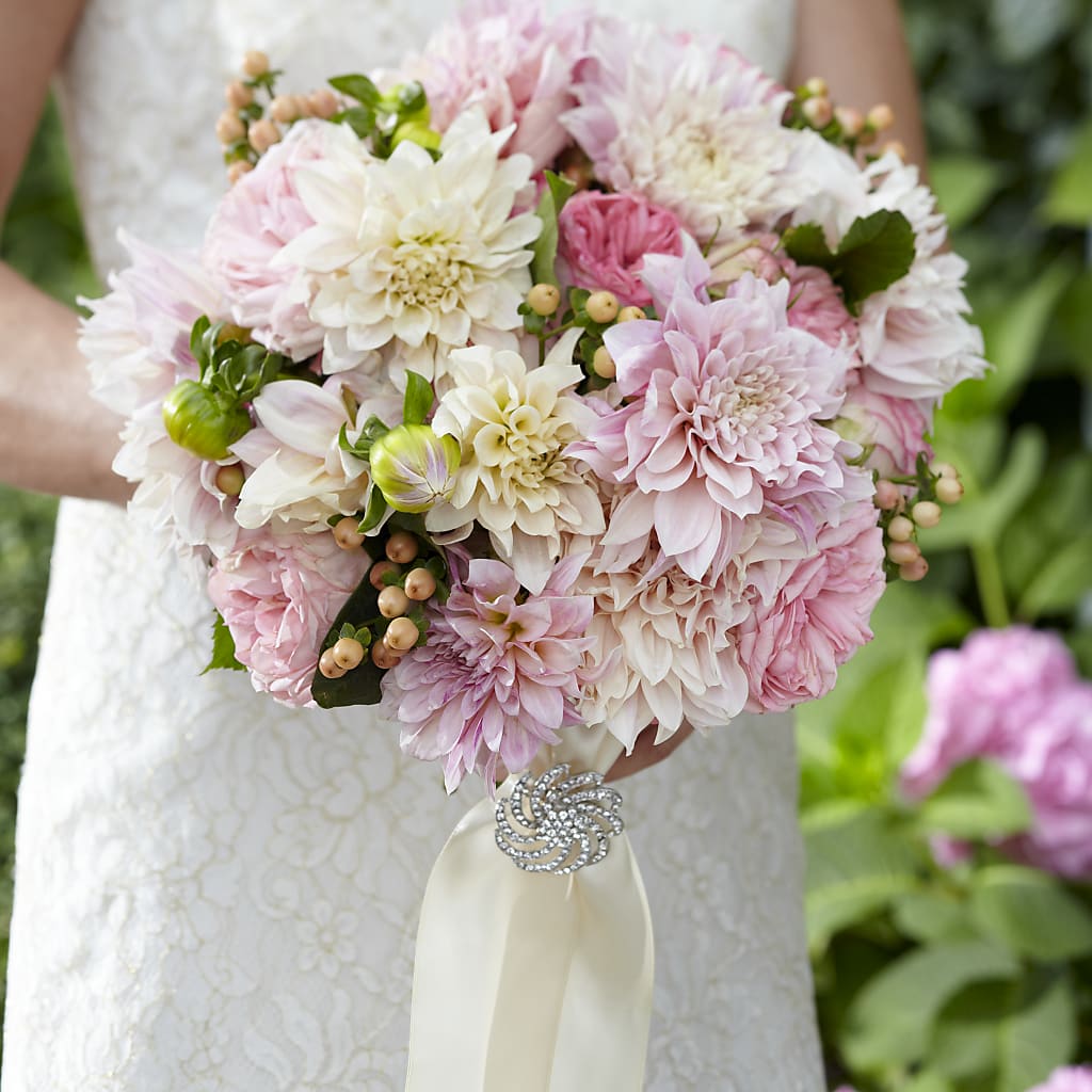 Heart's Promise Bouquet – The Love Bug Flowers, Timmins ON