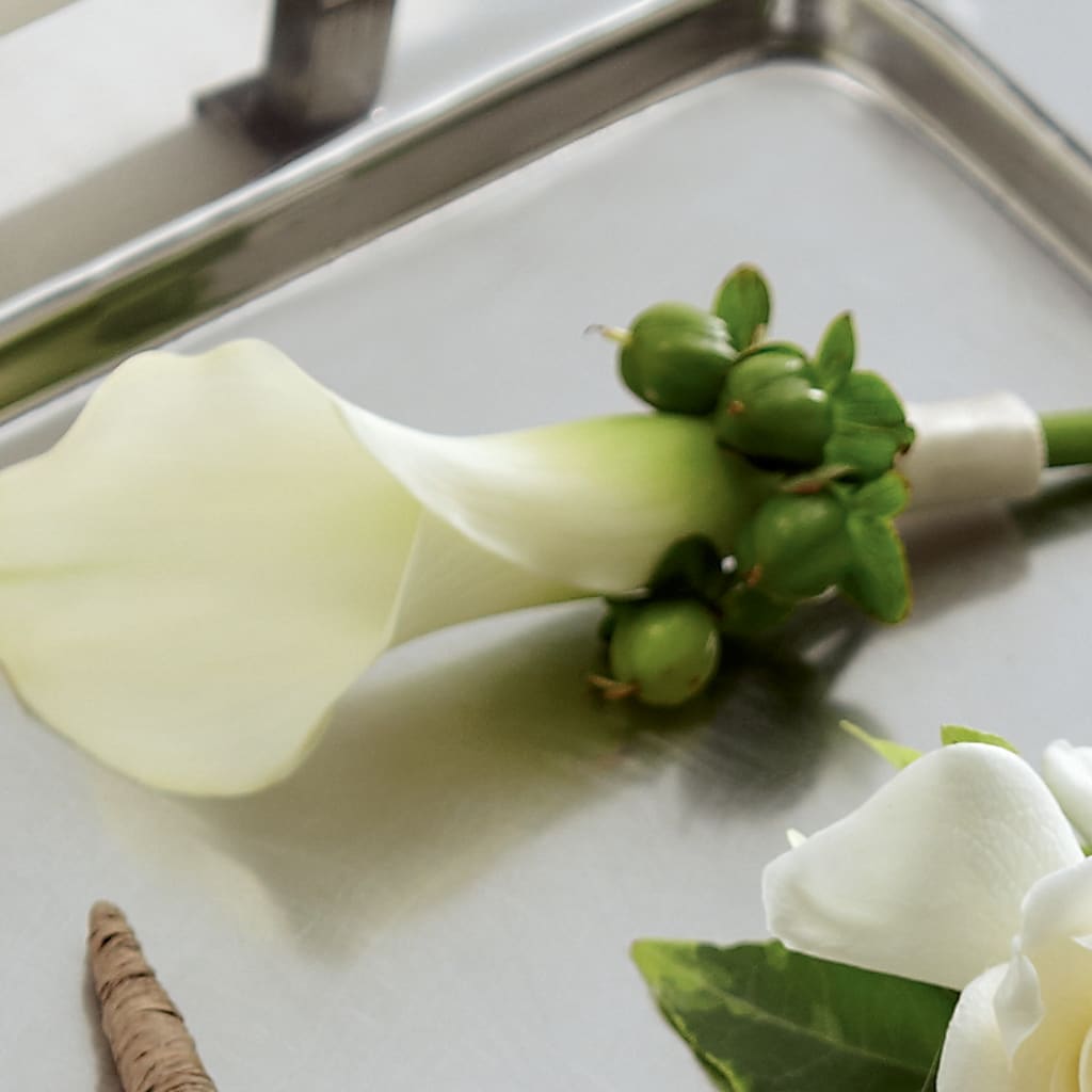 White Calla Boutonniere – The Love Bug Flowers, Timmins ON