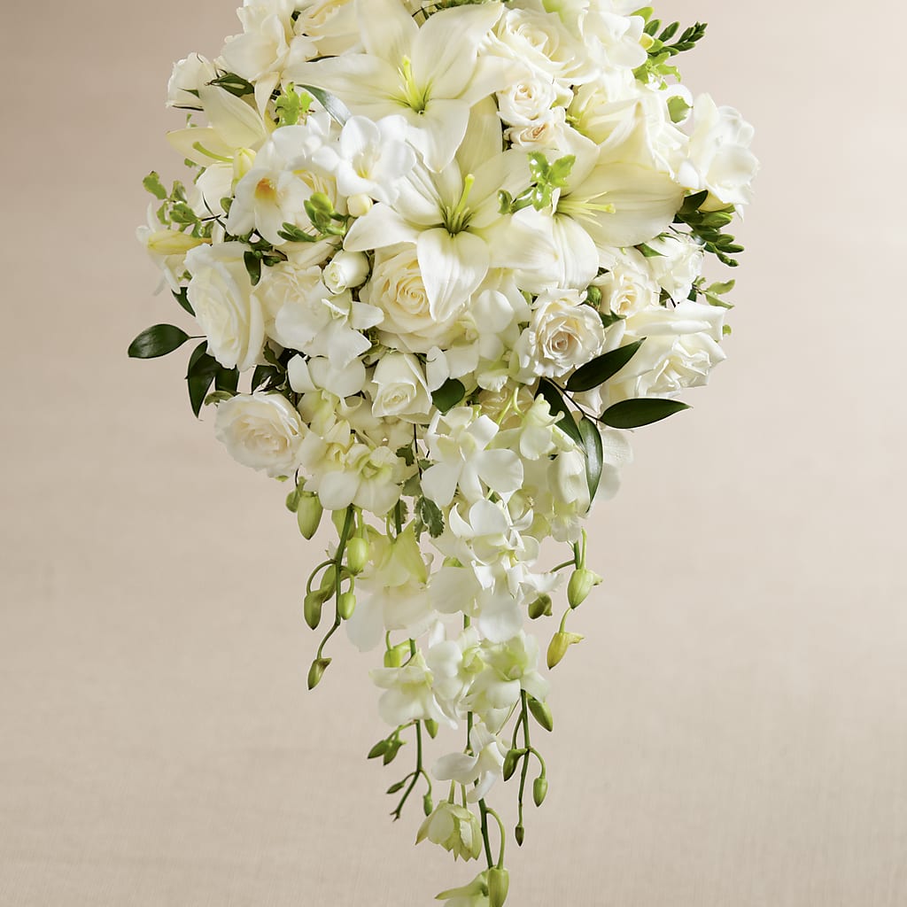 White Wonders Bouquet – The Love Bug Flowers, Timmins ON