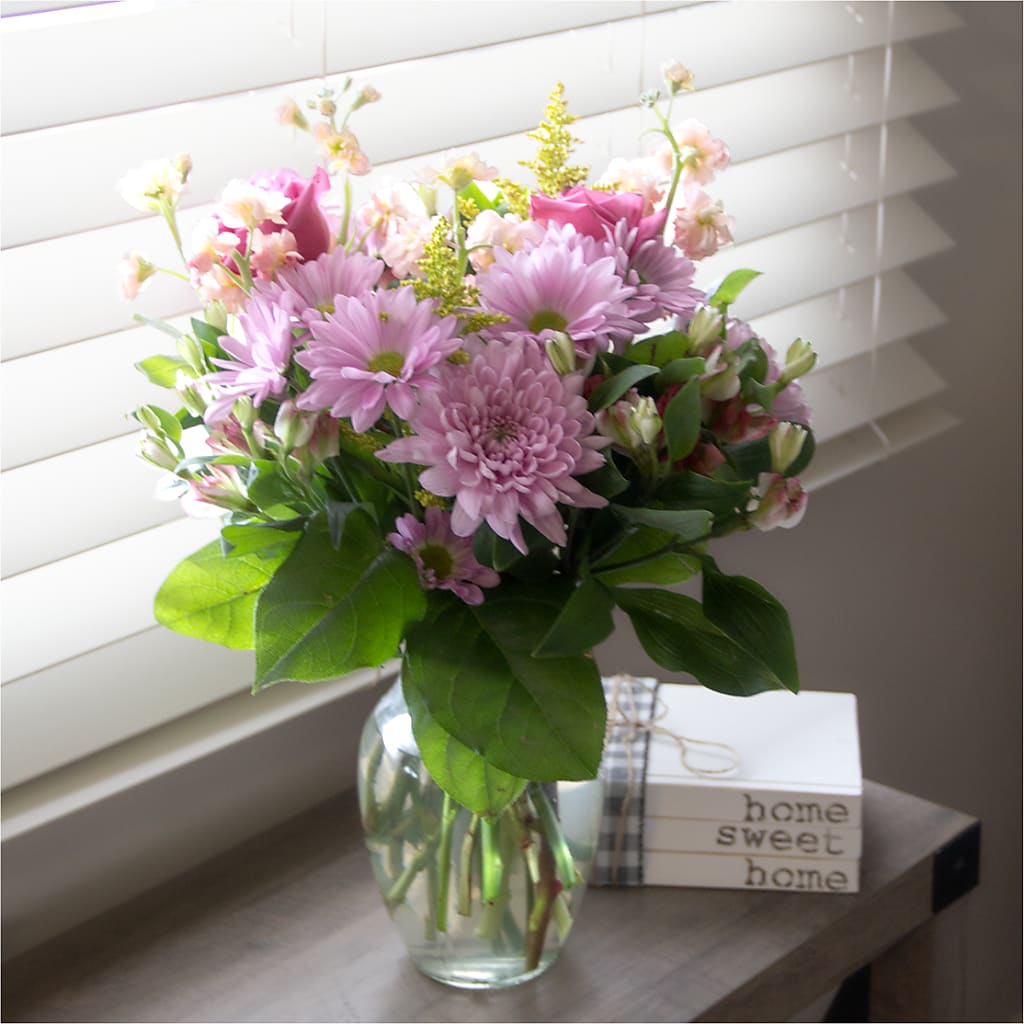 Pastel Tradition - A Florist Original –  The Love Bug Flowers, Timmins ON