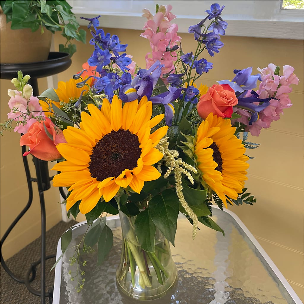 Rays of Life Bouquet –  The Love Bug Flowers, Timmins ON