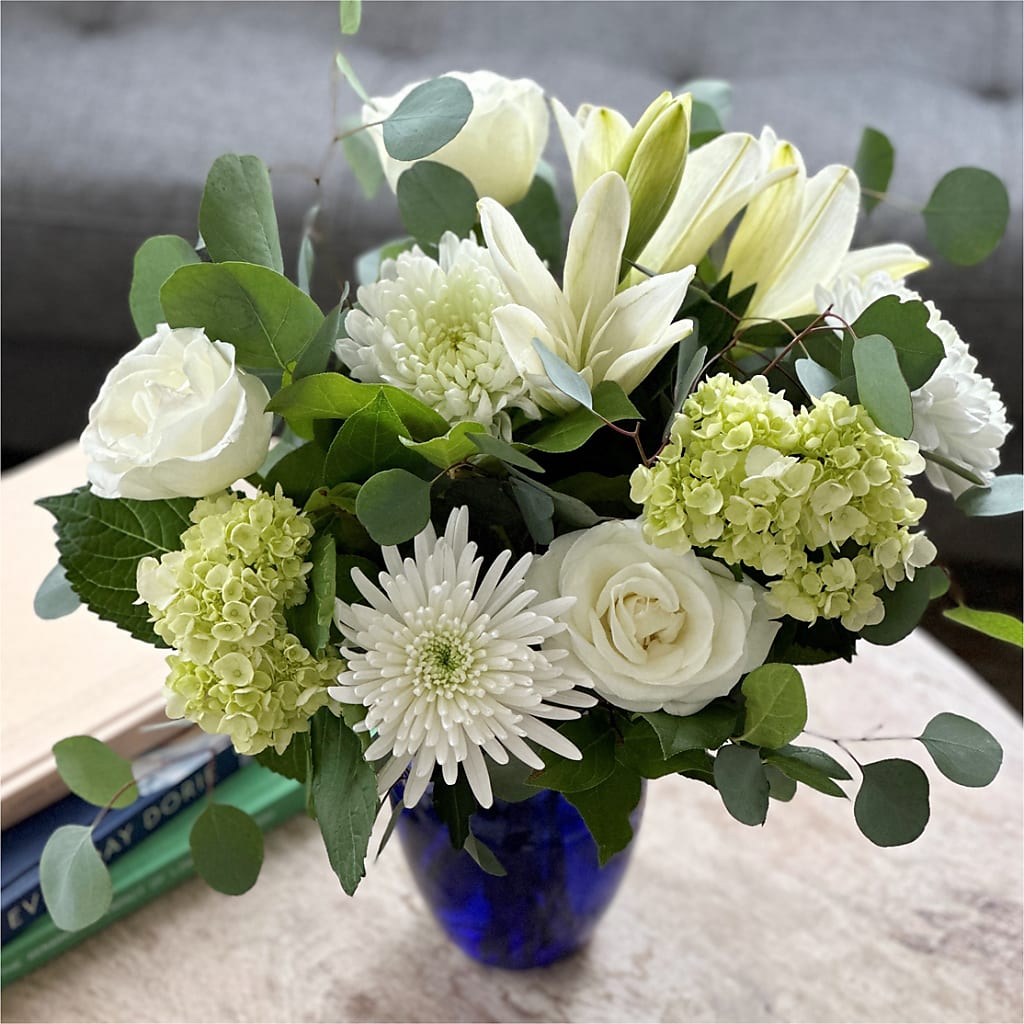 Snowy Dreams Bouquet –  The Love Bug Flowers, Timmins ON