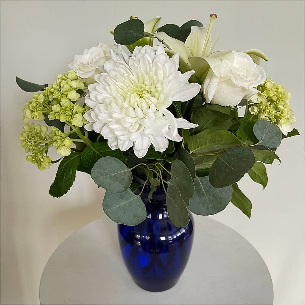 Snowy Dreams Bouquet –  The Love Bug Flowers, Timmins ON