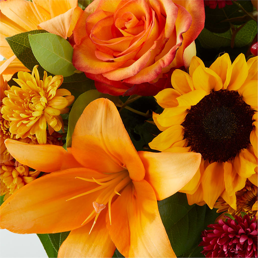 Grateful Centerpiece –  The Love Bug Flowers, Timmins ON