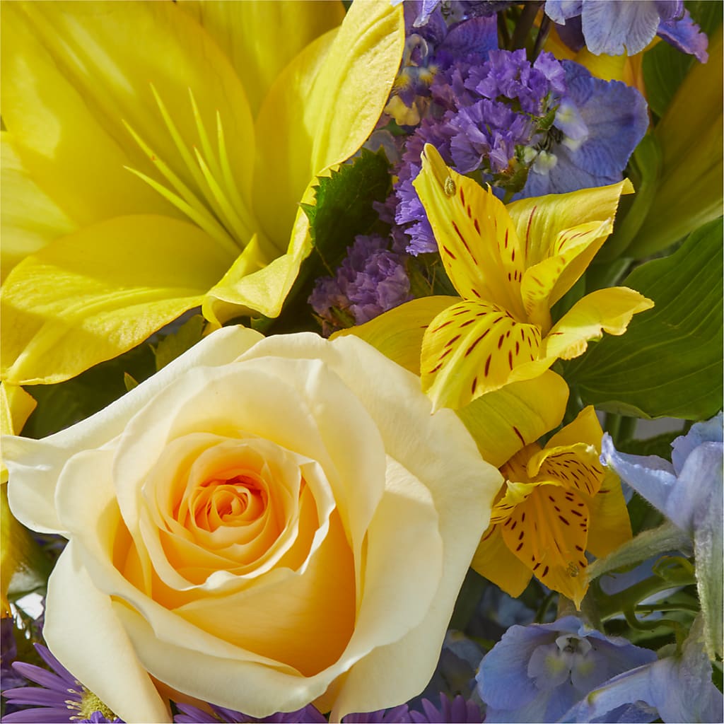 Limoncello Bouquet –  The Love Bug Flowers, Timmins ON