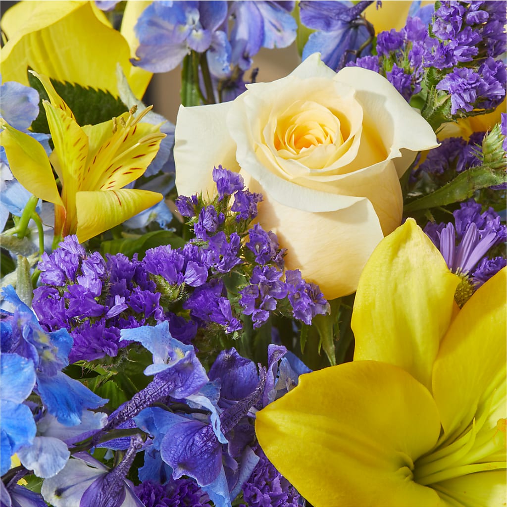 Limoncello Bouquet –  The Love Bug Flowers, Timmins ON
