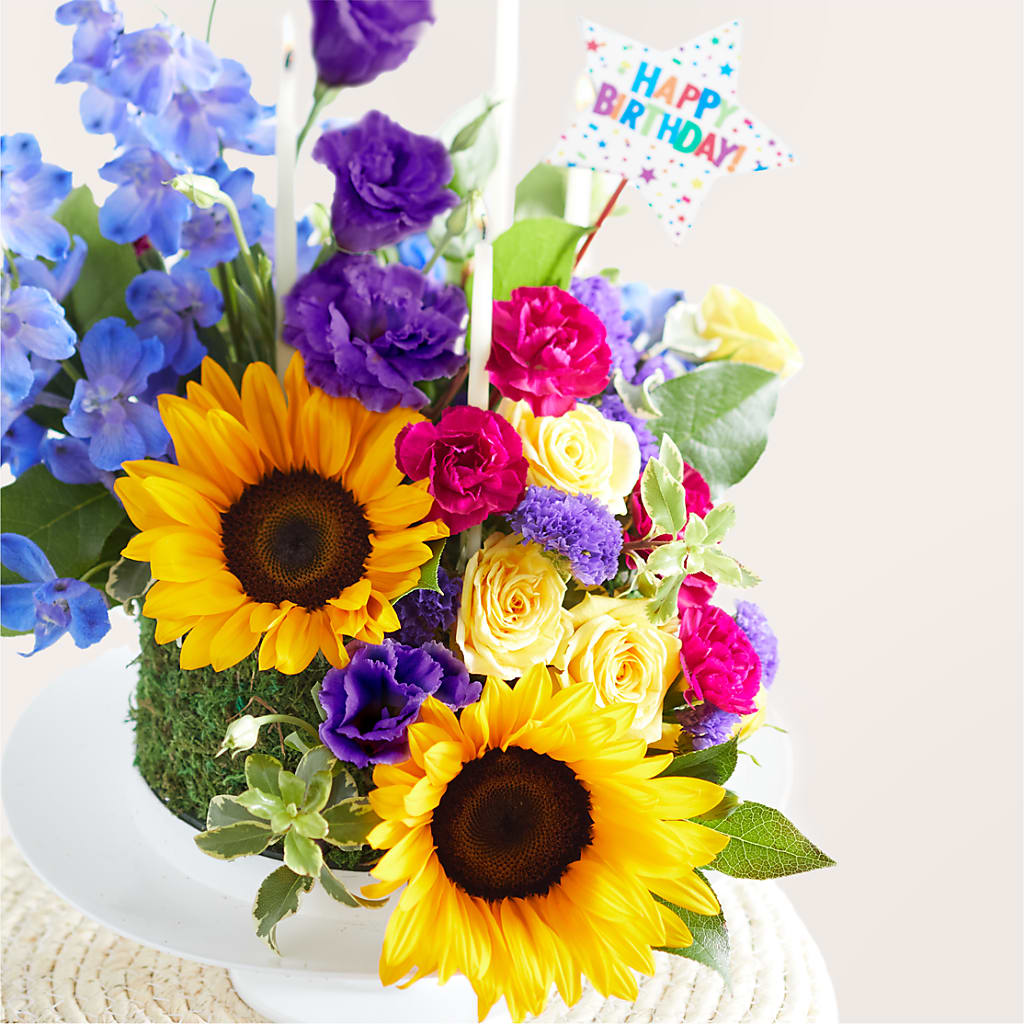 Star of the Day Floral Cake –  The Love Bug Flowers, Timmins ON