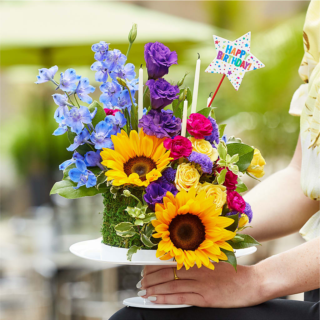Star of the Day Floral Cake –  The Love Bug Flowers, Timmins ON