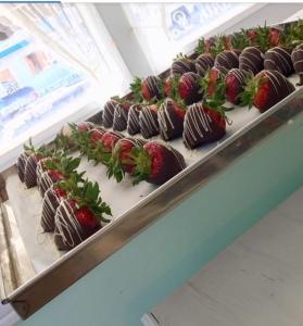 6 Delicious Chocolate Dipped Strawberries