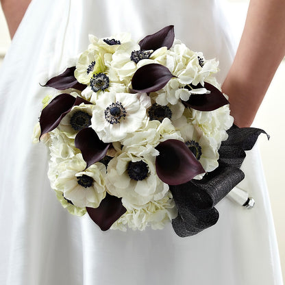 To Have and To Hold Bouquet –  The Love Bug Flowers, Timmins ON