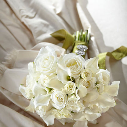 Serene Highness Bouquet –  The Love Bug Flowers, Timmins ON